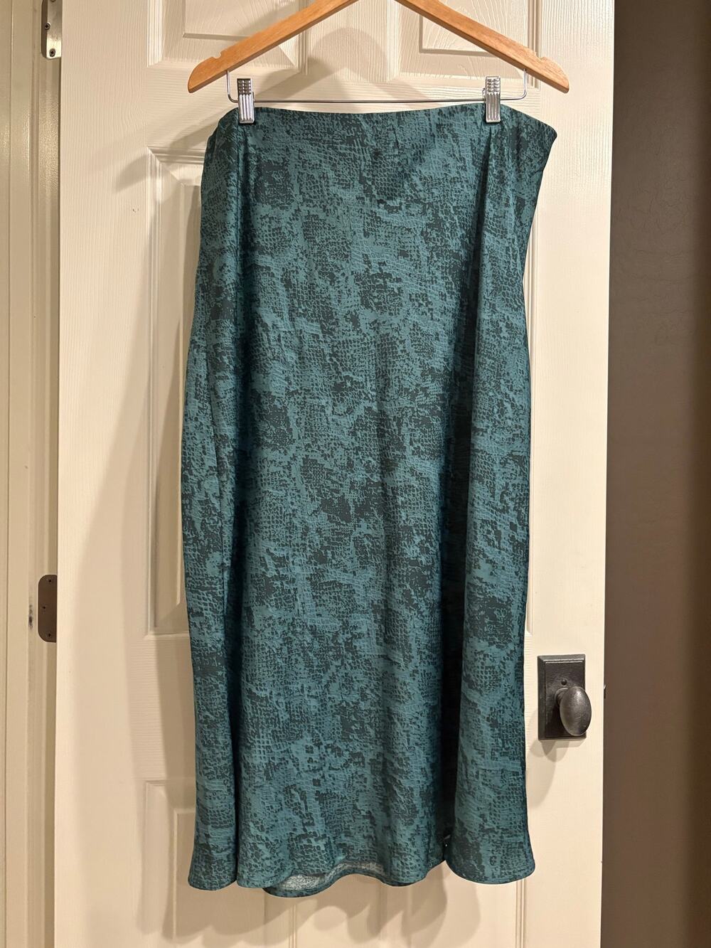 A NEW DAY Satin Green Snake Print Midi Skirt Size XXL Bias Cut Fall Academia